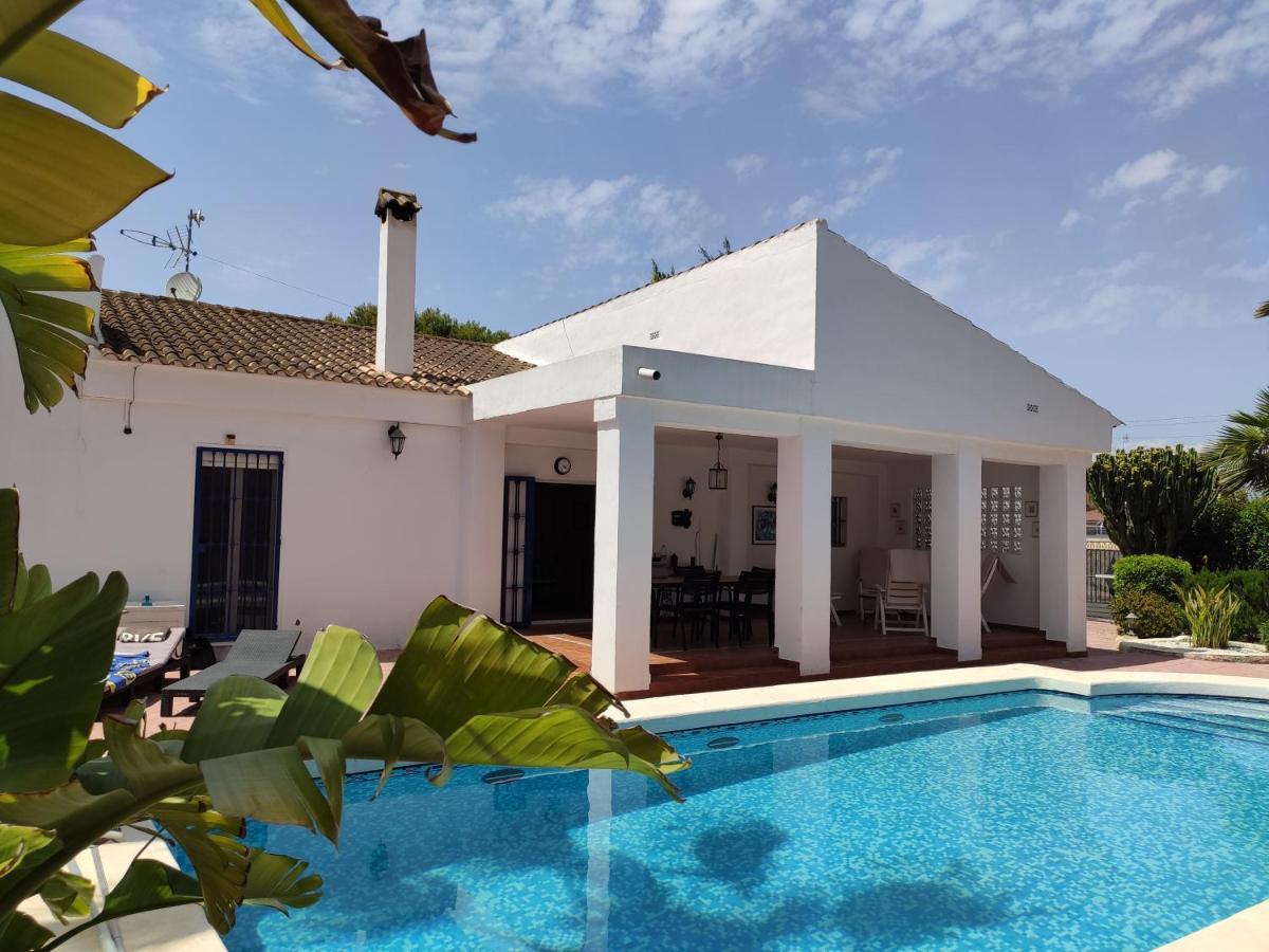 Villa With Private Pool, Bbq, Fitness Center & Sauna 圣维森特德尔拉斯佩奇 外观 照片