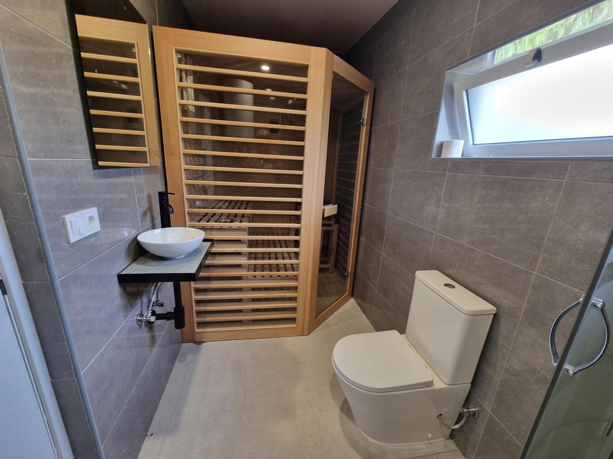 Villa With Private Pool, Bbq, Fitness Center & Sauna 圣维森特德尔拉斯佩奇 外观 照片